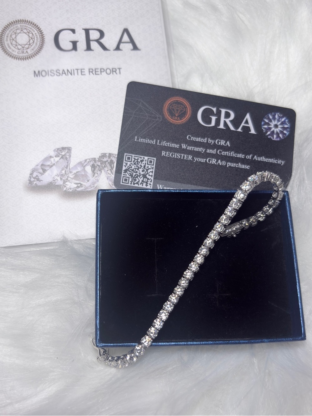 GRA Tennis Bracelet in Clear Sparkling Stones